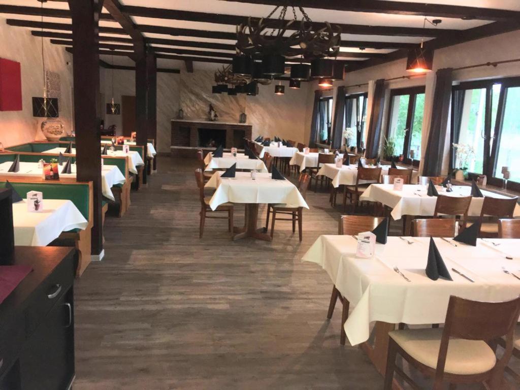 Brome Hotel-Restaurant Hubertus מראה חיצוני תמונה